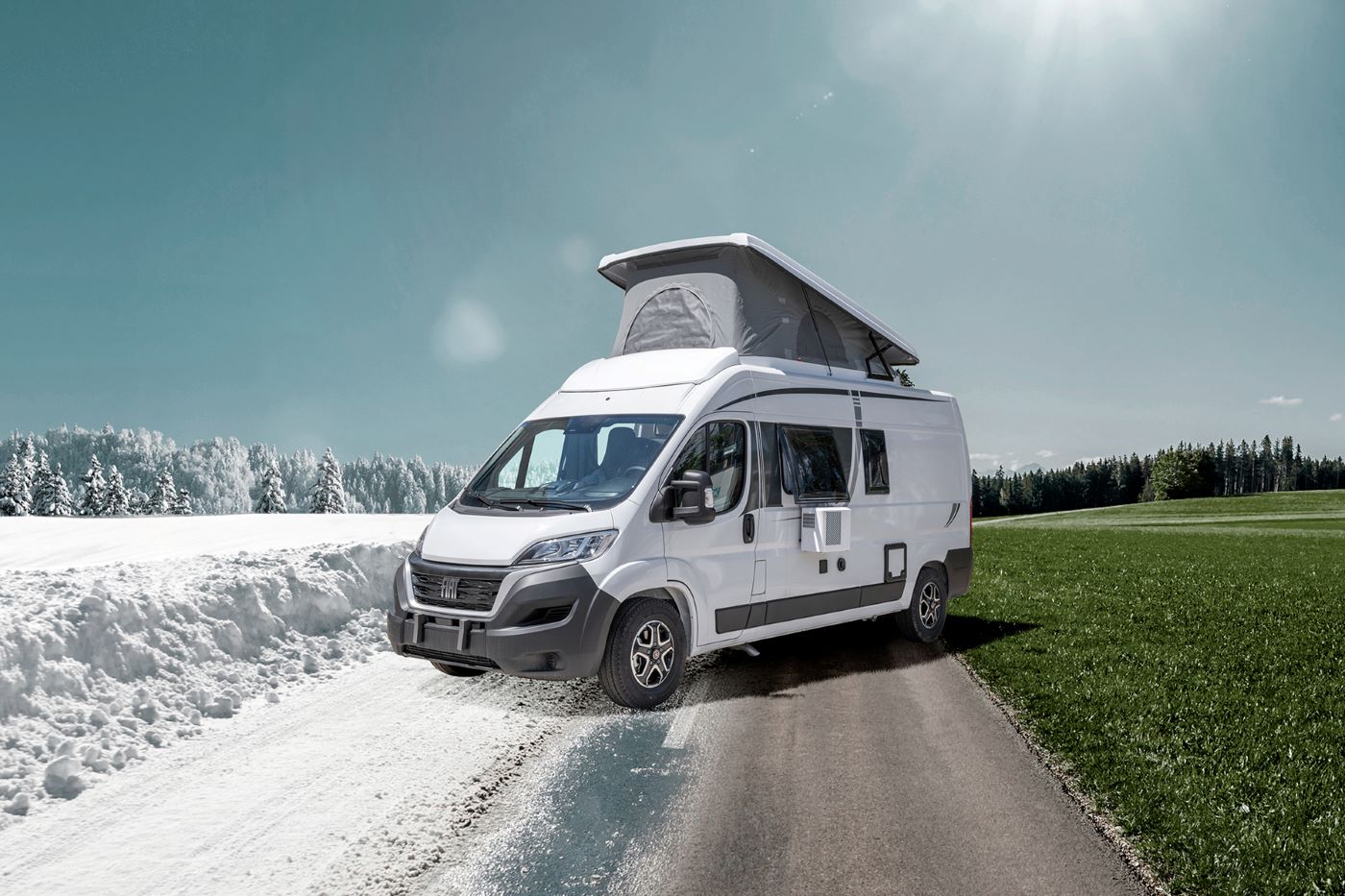 Климатици за кемпер: мощност и размер за сигурно охлаждане в горещите дни, изображение на кемпер на път в летен ден