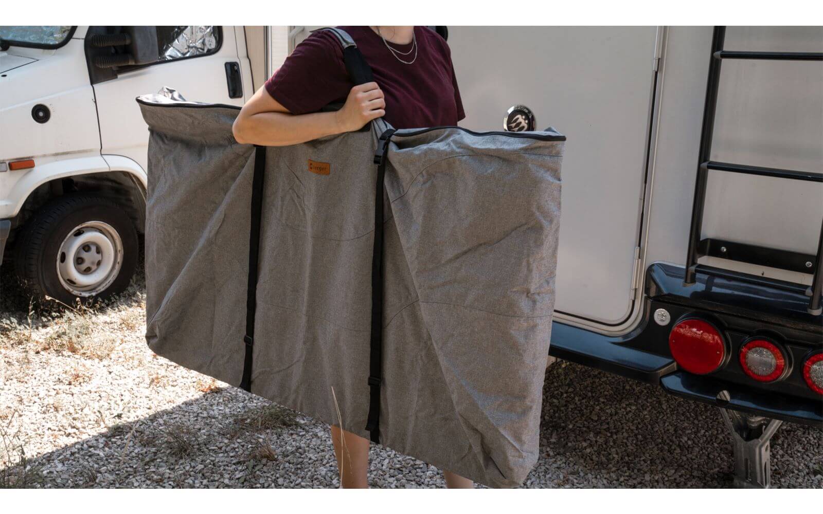 Чанта калъф за носене и съхранение на къмпинг маса и столове Beger 125x75см за кемпер и каравана, качествено къмпинг оборудване.