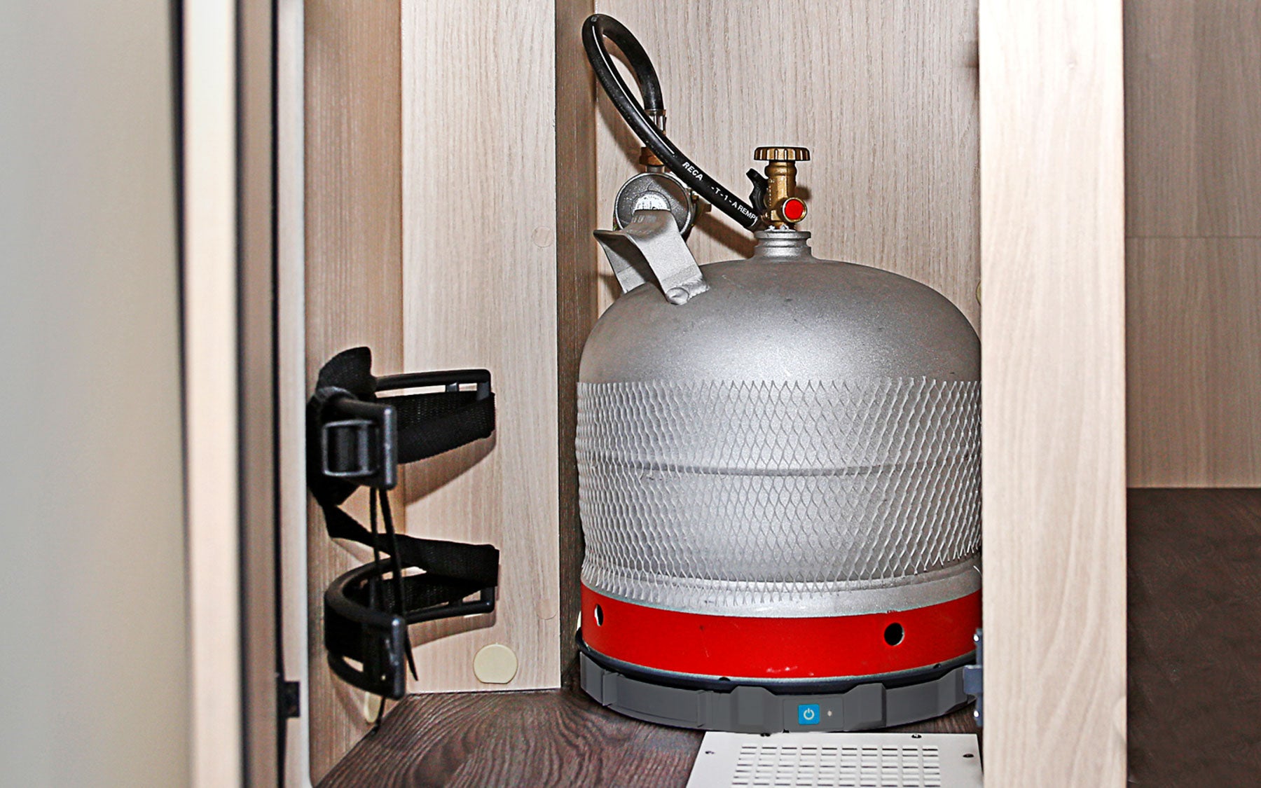 Устройство за измерване на количеството в газова бутилка за кемпер и каравана с Bluetooth. Gas level measuring device