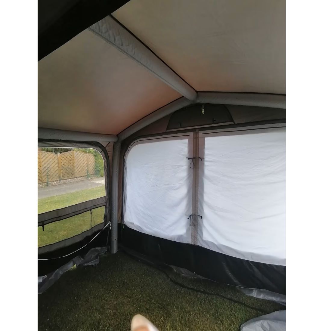 Berger Pontina Air предверие с отворени предни панели