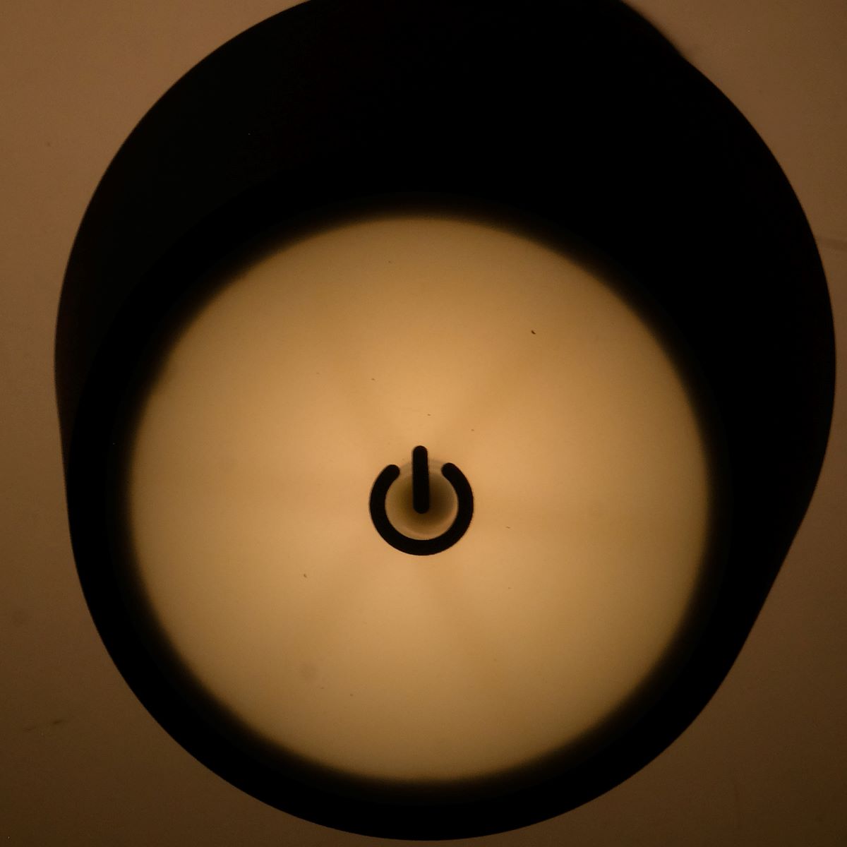 Настолна лампа за къмпинг за открито с батерия, водоустойчива, презареждаща, топла светлина BUNNER Lucien. rechargeable camping light for outoodr use.