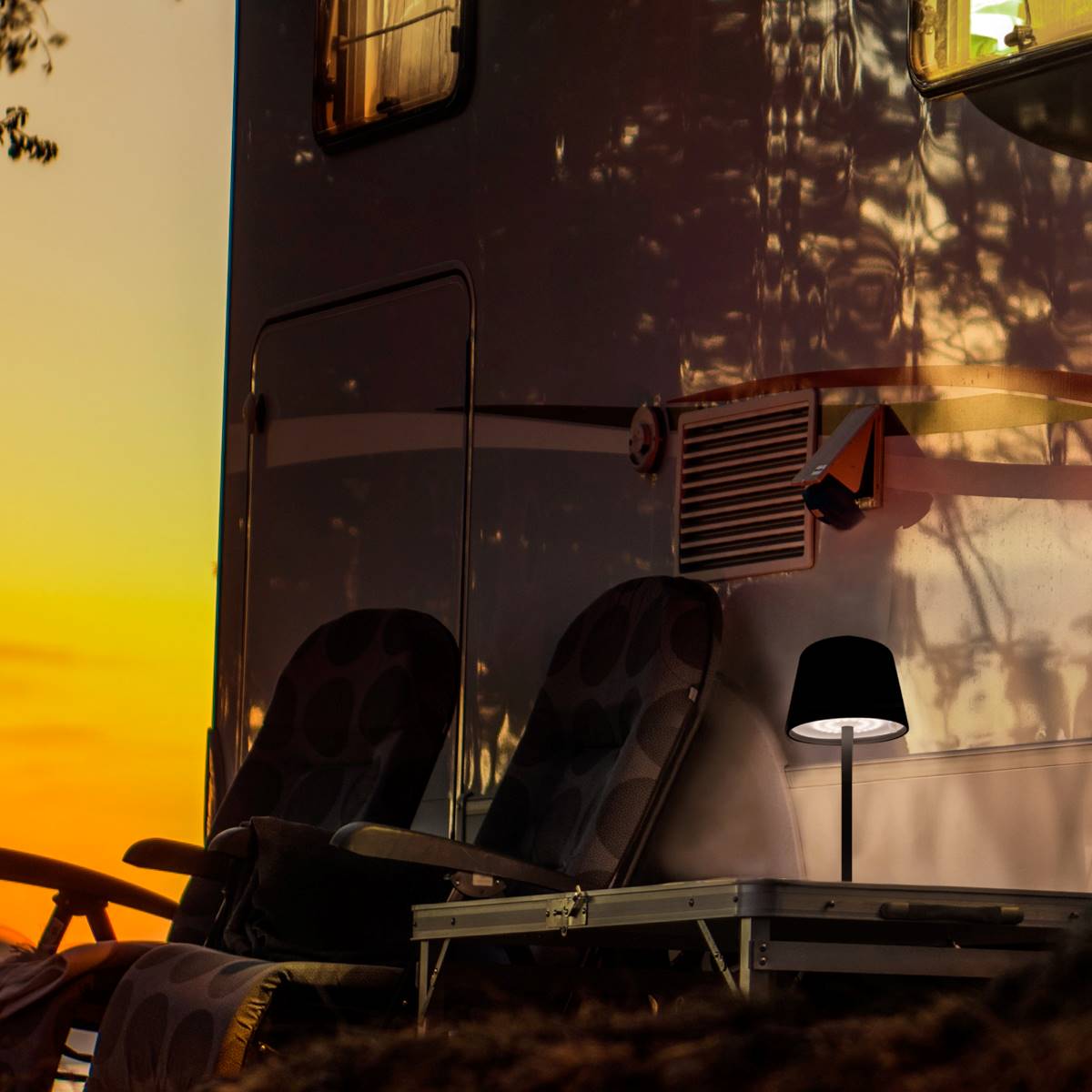 Настолна лампа за къмпинг за открито с батерия, водоустойчива, презареждаща, топла светлина BUNNER Lucien. rechargeable camping light for outoodr use.