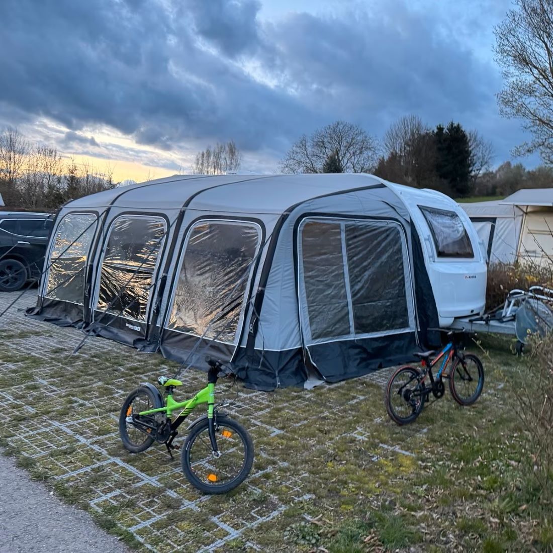 Надуваем форселт за каравана Westfield Ceres 911см - 1120 см, анекс с UV защита и здрава материя, устойчиво на бури и силен вятър.