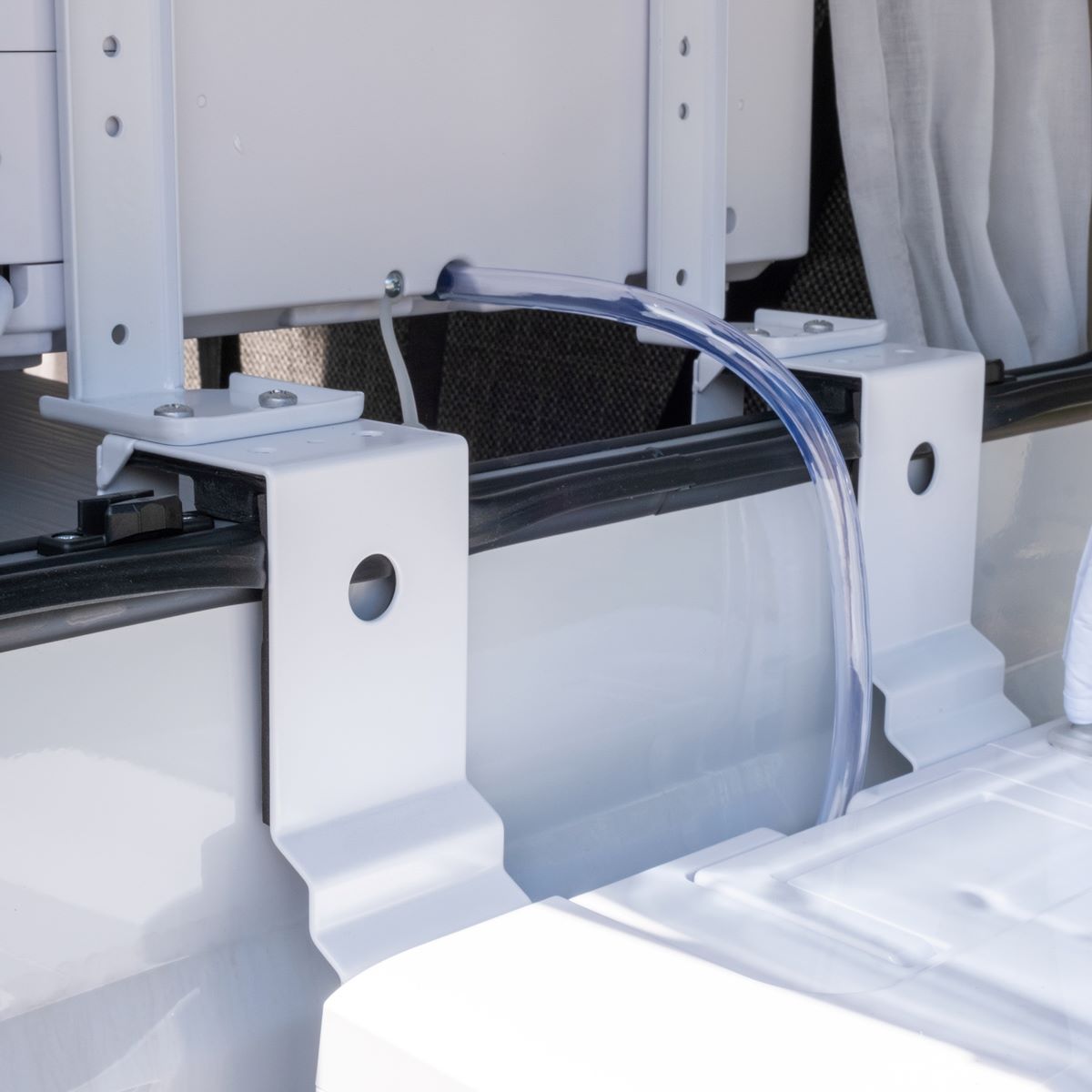 Климатици за кемпер и каравана: чести грешки при избора на размер, маркуч и отвор