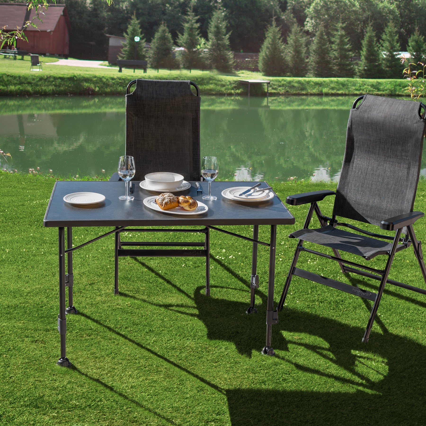 LINEAR solid folding table weather resistant