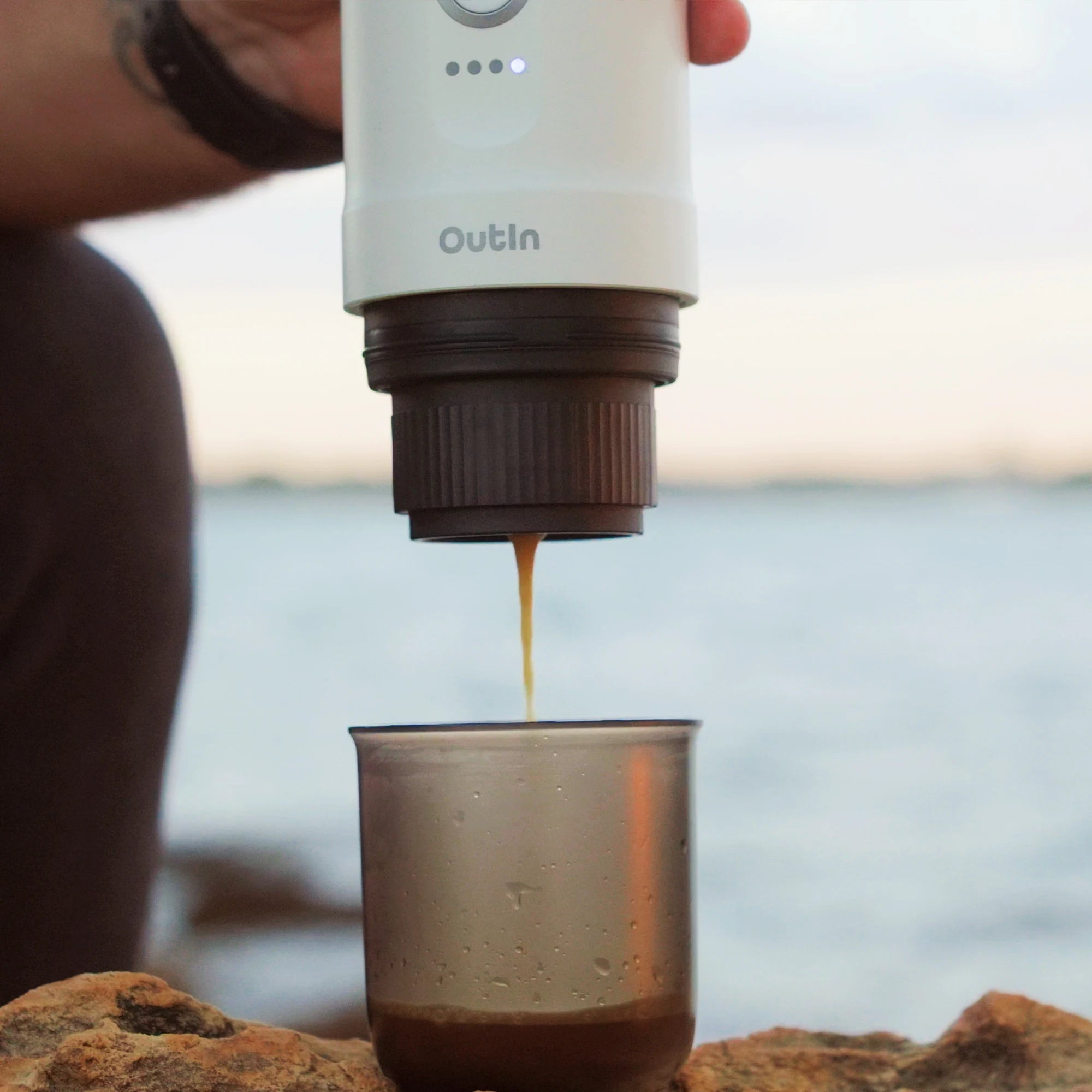 Portable espresso machine on battery. Преносима машина за кафе еспресо Outin с батерия