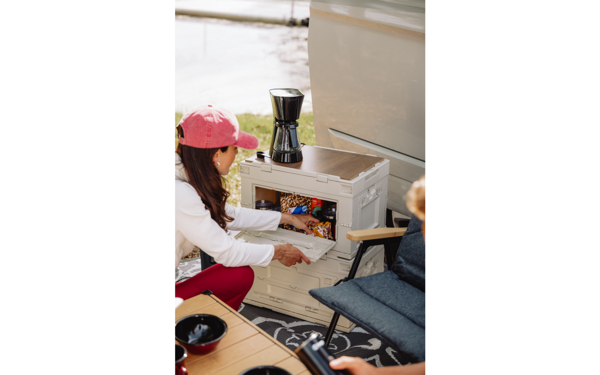 Кутия Berger CamperBox XL като масичка до кемпер