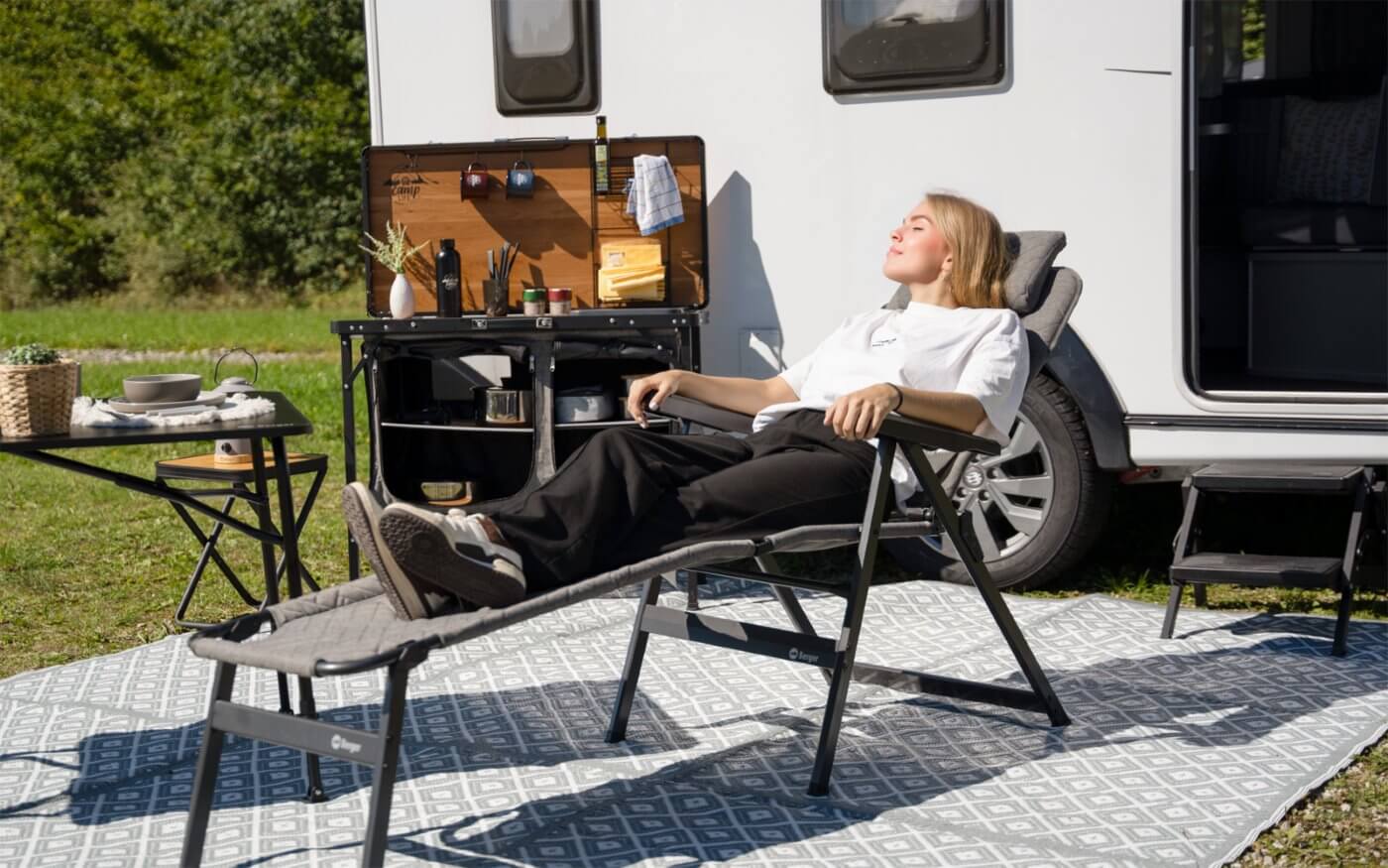 Лежанка за стол Berger Dakar за комфортен къмпинг, луксозна и здрава, идеална за релаксация с качествена материя и удобство, Gocampy.