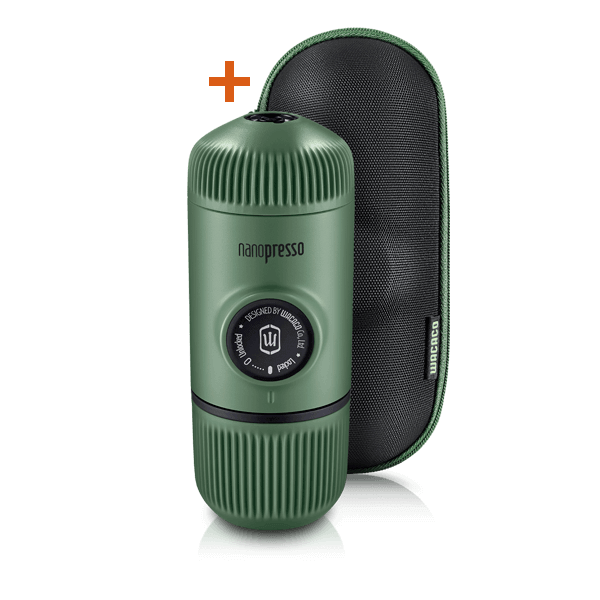 Преносима машина за кафе Nanopresso в зелен цвят с калъф за безопасно съхранение и лесно носене.