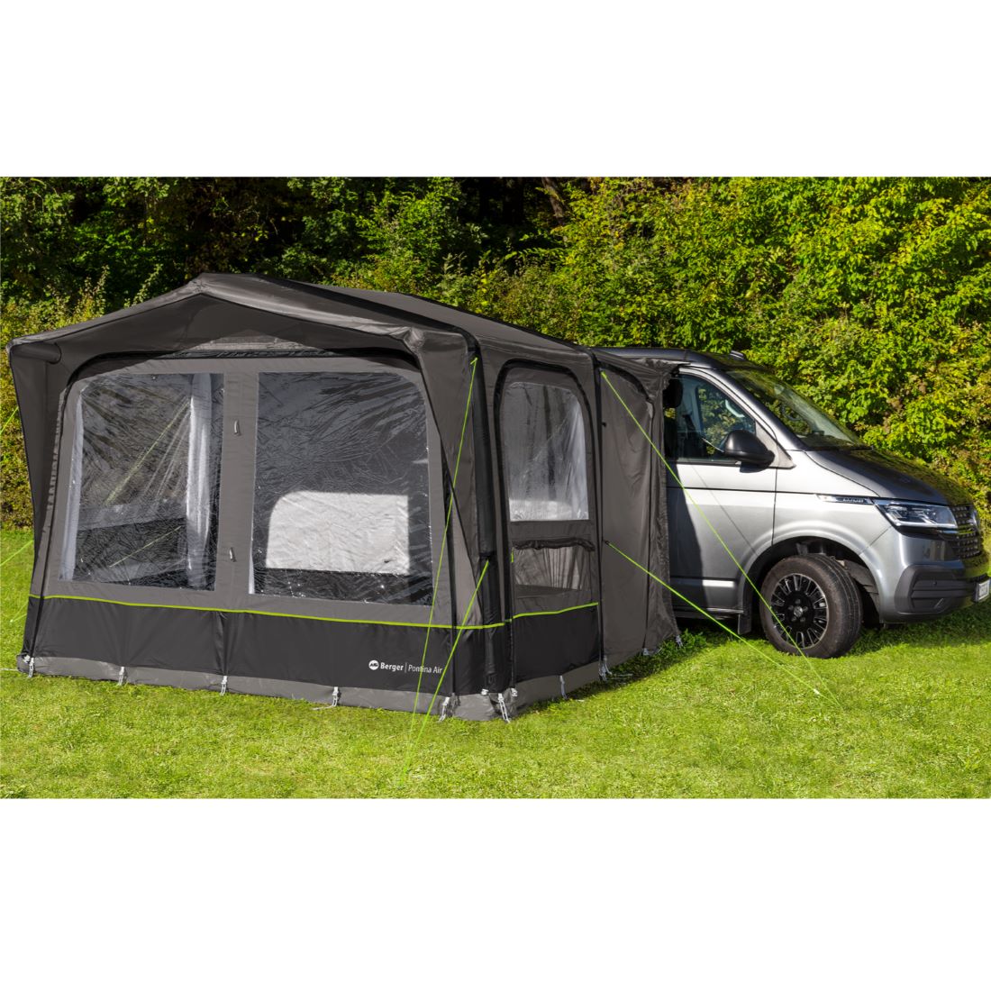 Надуваема палатка предверие Berger Pontina, монтирана към кемпер
