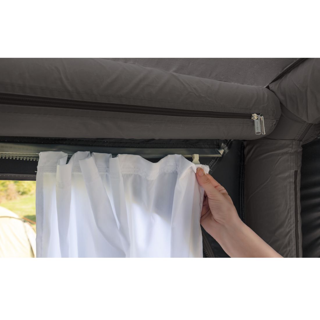 Inflatable tent vestibule for camper van Berger Pontina