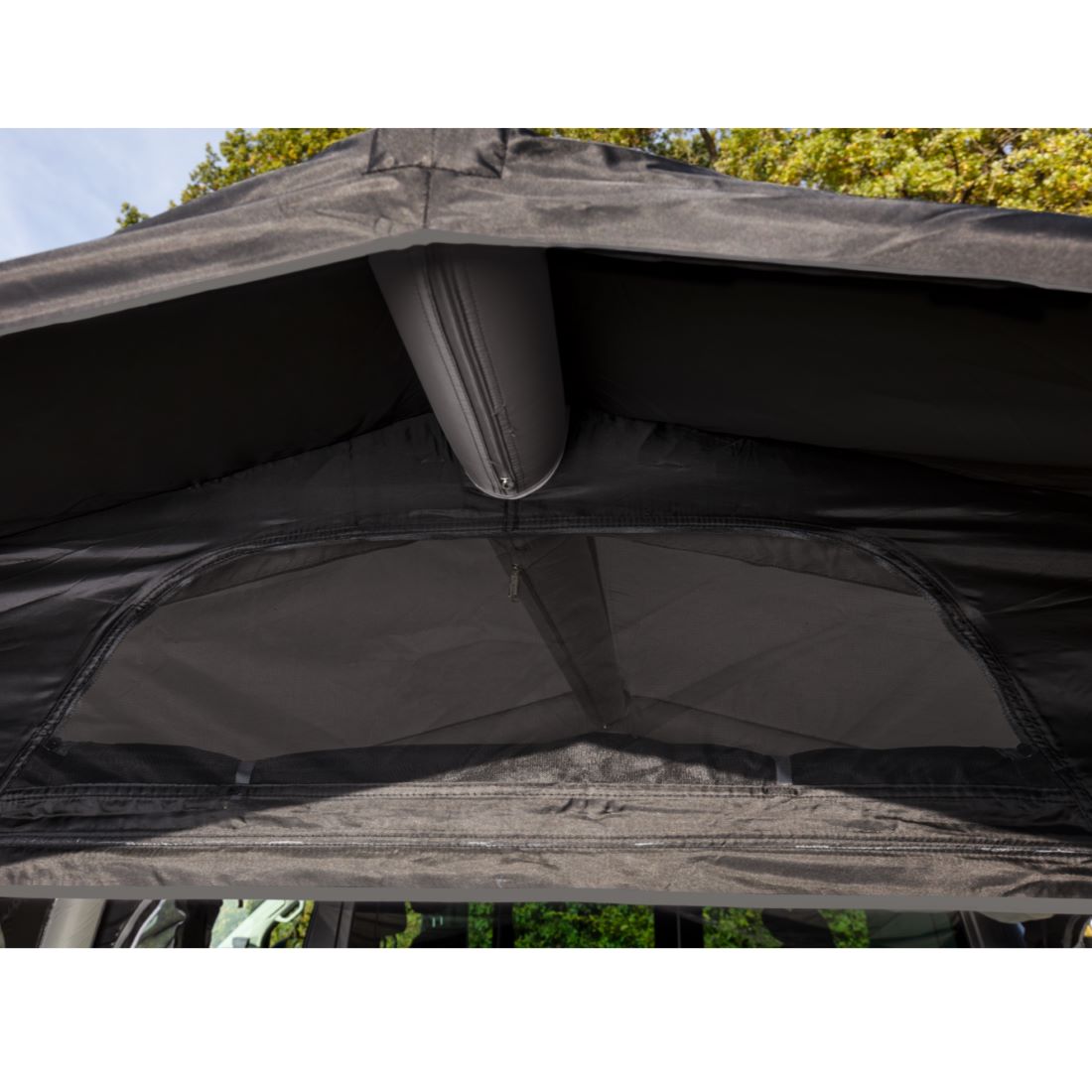 Inflatable tent vestibule for camper van Berger Pontina