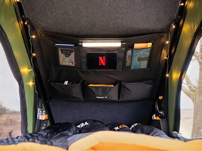 TentBox Cargo 2.0 – Премиум покривна палатка за къмпинг с LED осветление и удобства за комфортен къмпинг.