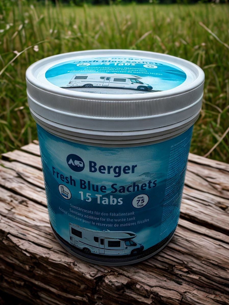 Препарат за мобилни химически тоалетни Berger Fresh произведени  удобни за използване и съхранение на всякъде в кемпера в удобни дози на сашета. Toilet WC chemical Berger