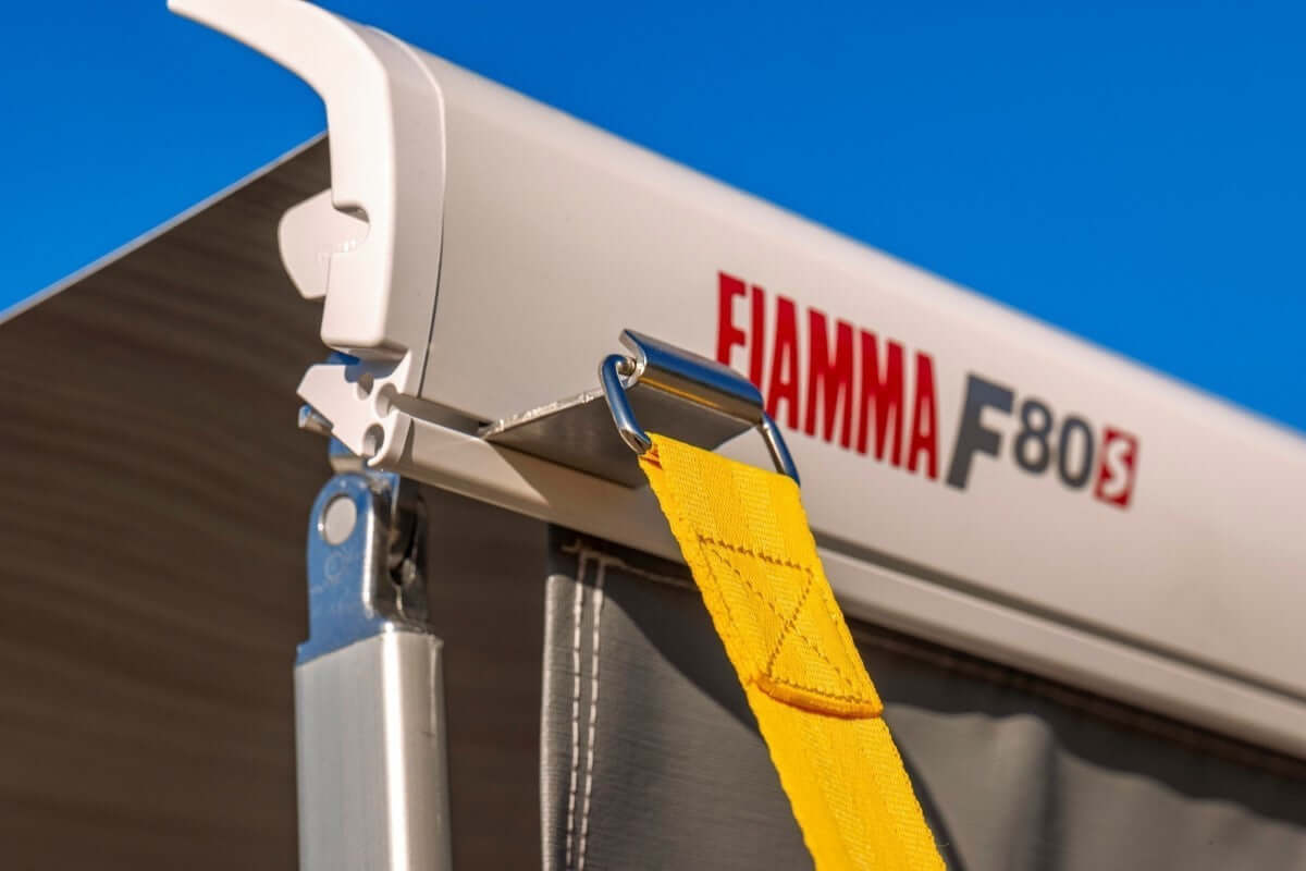 Колани за укрепване на тента Fiamma Tie Down S 300 см – комплект за кемпер и каравана захващане на кедер лайсна.