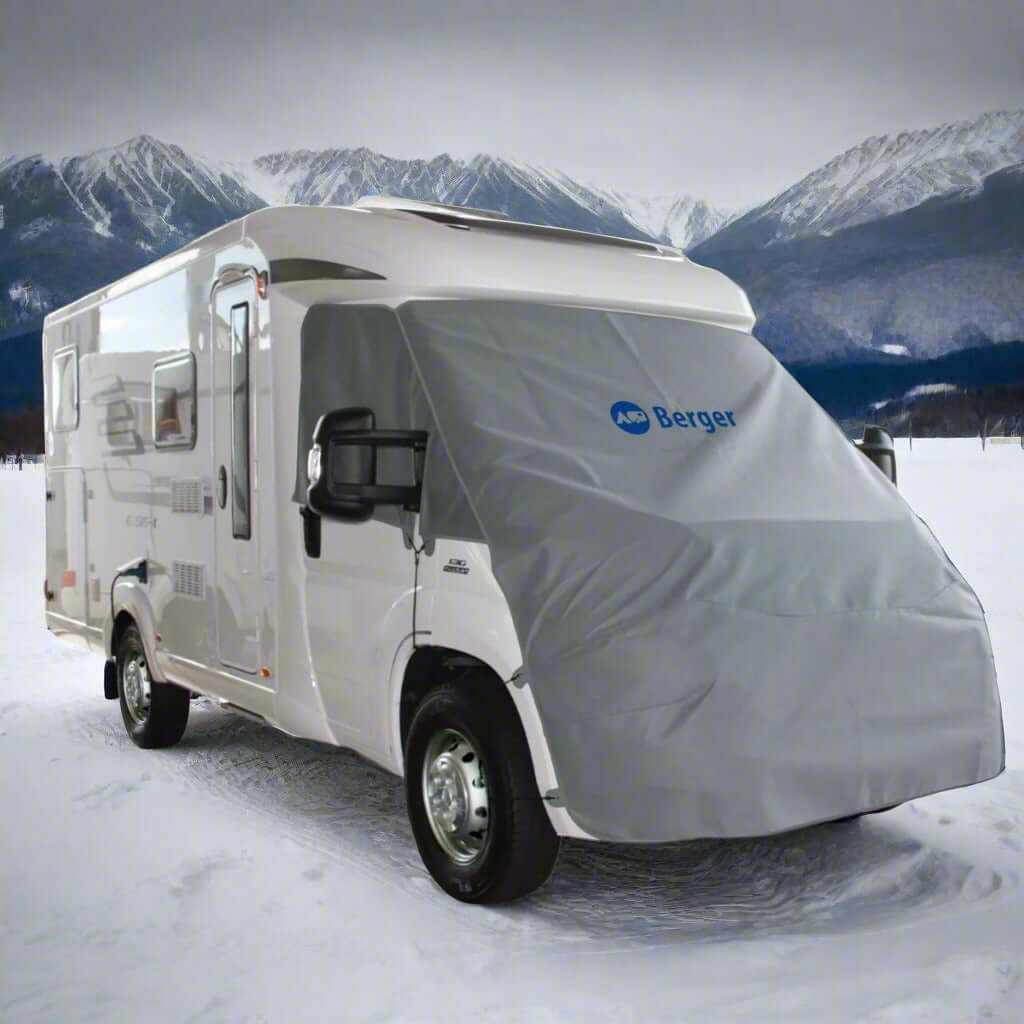 Защитно покривало за предница на кемпер Fiat Ducato в зимен пейзаж, GOCAMPY продукт за къмпинг оборудване и поддръжка.