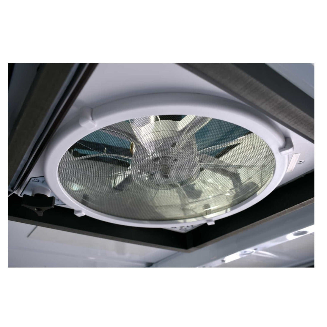 maxxfan deluxe монтаж на покрив на кемпер