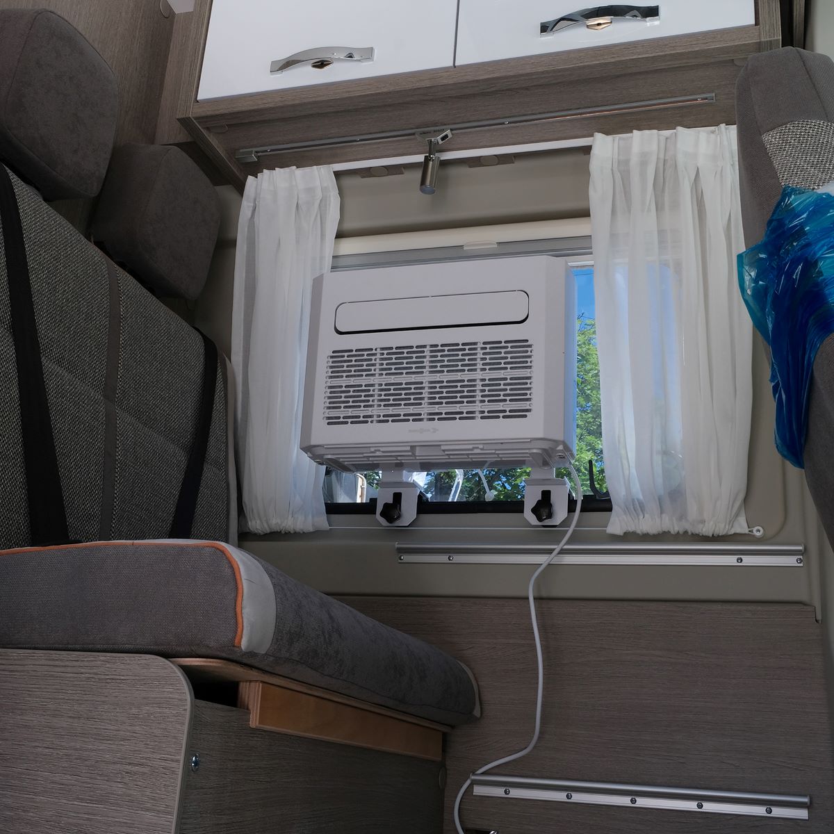 Преносим климатик за прозорец Brunner Polarys Twinair за каравани и кемпери | GoCampy.com